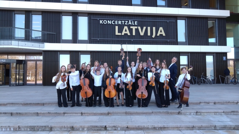 Stīgu kamerorķestra kopbilde